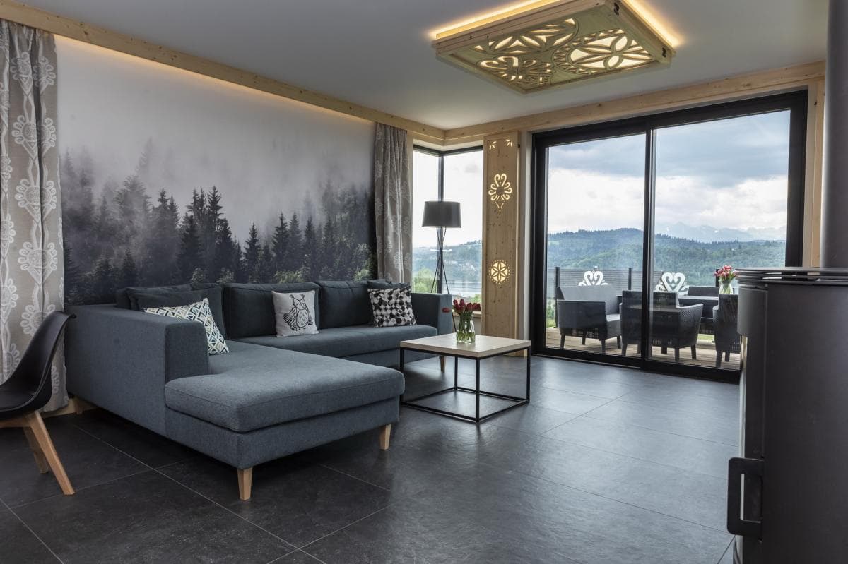 Salon z kominkiem